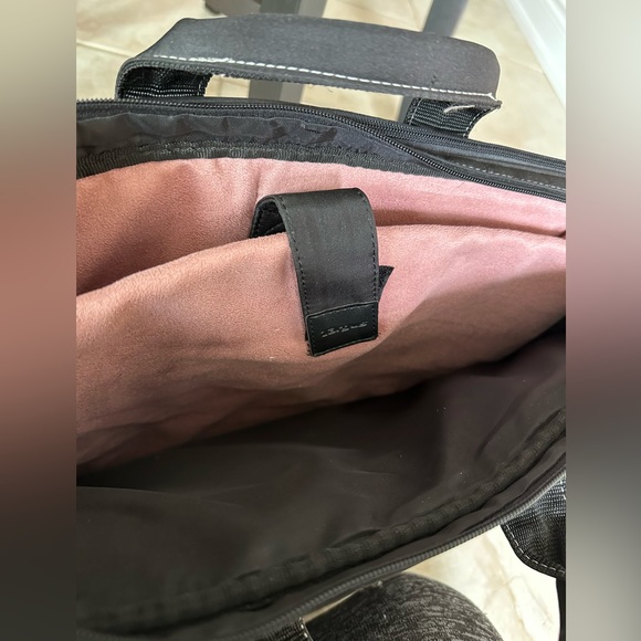 TARGUS Expandable Laptop Bag - Picture 4 of 13